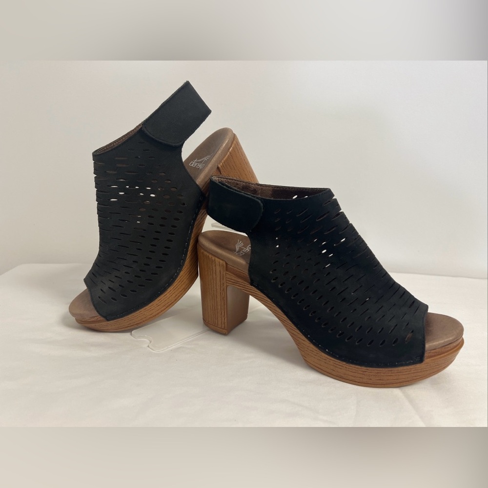Women's Dansko Danae Black Milled Nubuck Leather- Size 5 1/2